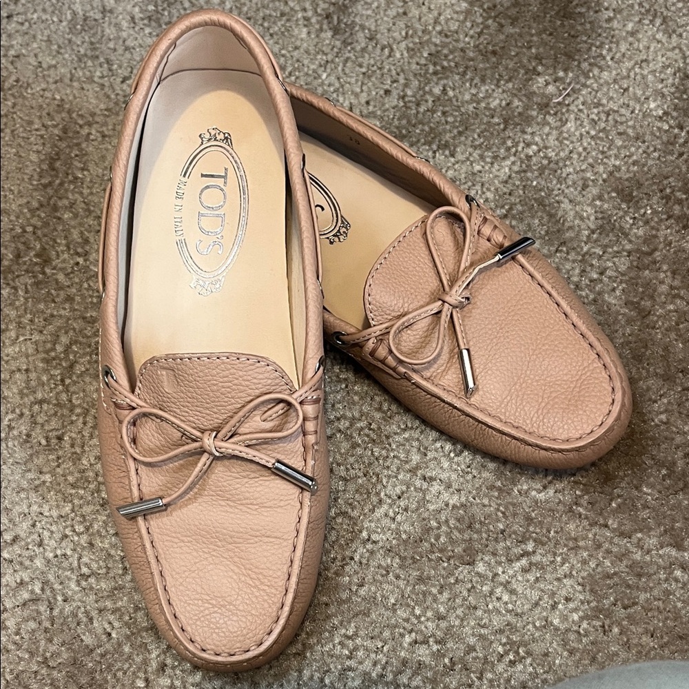 TOD'S Driver Shoes Loafers in Nude